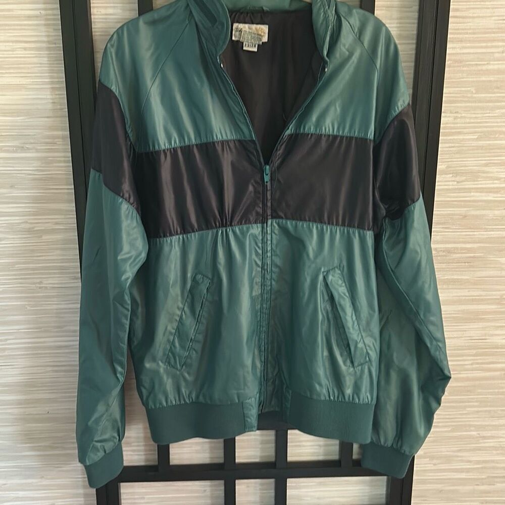 Izod Club vintage windbreaker jacket with hoodie size small 80s